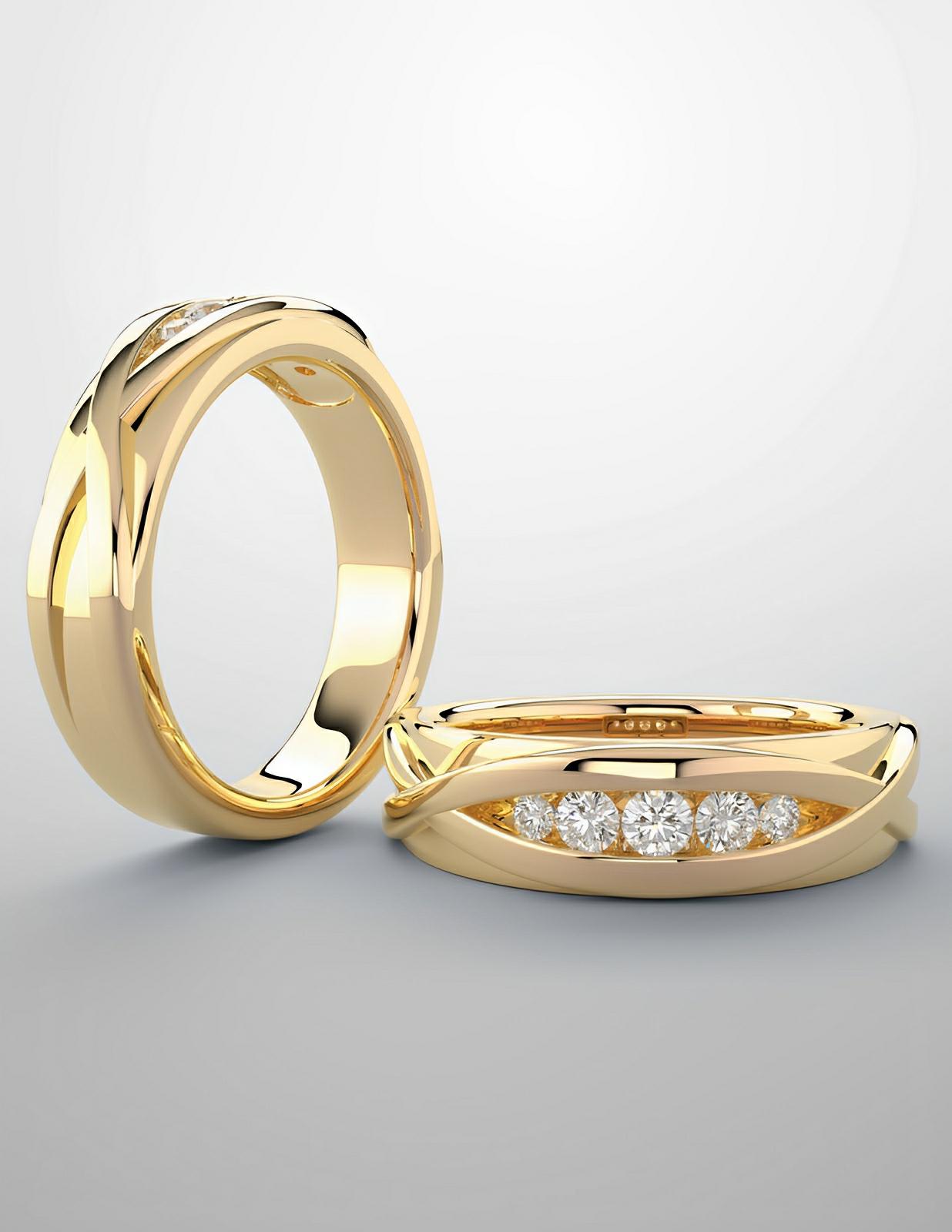 Wedding band yellow gold and diamonds