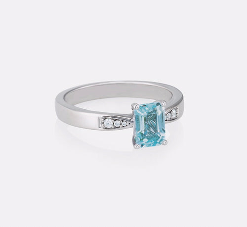 Color gem ring aquamarine color & diamond