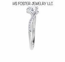Load image into Gallery viewer, Platinum natural diamond ring.