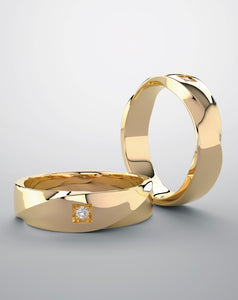 Wedding band ring, yellow gold and lab grown diamonds