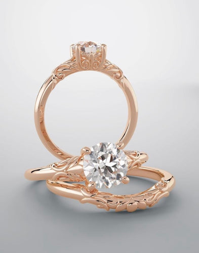 Bridal set in rose gold and moissanite.