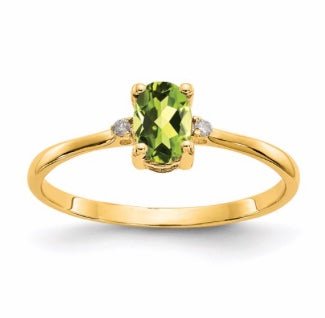 Pretty Color gem ring, peridot and diamond. qg