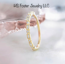 Load image into Gallery viewer, Yellow gold natural diamond band.